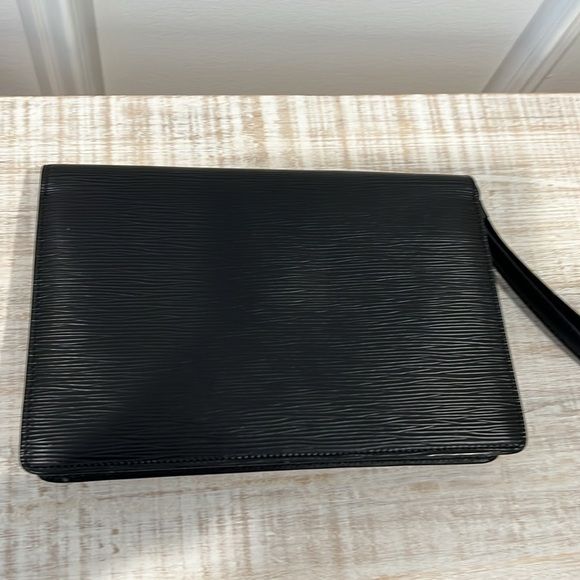 Louis Vuitton Black Epi Leather Pochette Serie Dragonne Clutch Bag with Key EUC - Picture 4 of 17